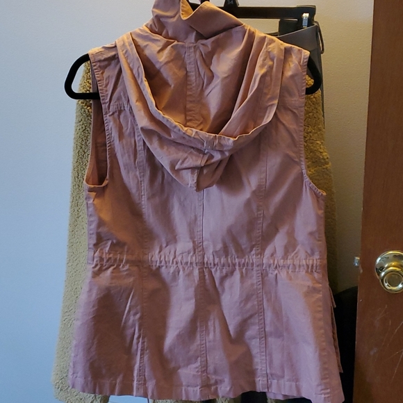 Vest - Picture 3 of 3